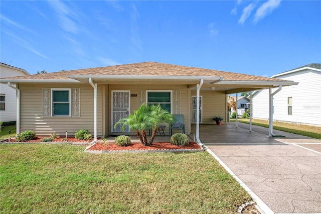 view of front facade featuring covered porch, a front lawn, and a carport