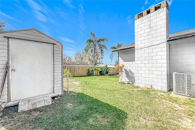 view of yard featuring cooling unit and a shed