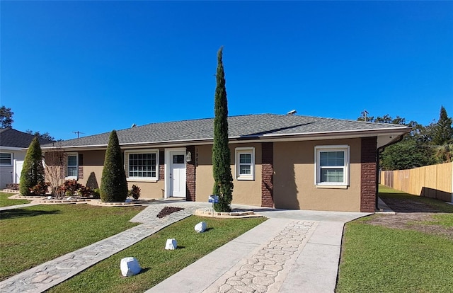 ranch-style home featuring a front lawn