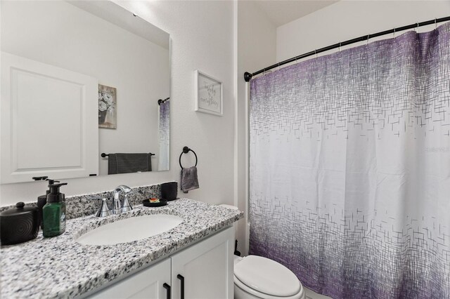9660 Westside Hills Dr, Davenport, FL 33896 - full bathroom with toilet, vanity, and a shower with shower curtain