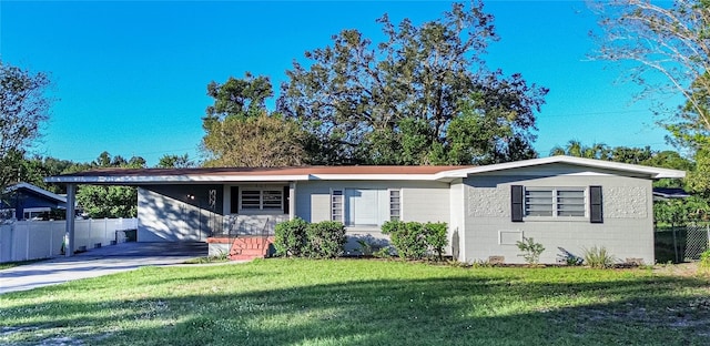 view of front facade featuring a front lawn and a carport