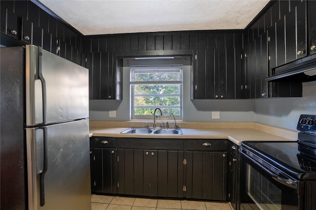 kitchen with stainless steel fridge, electric range, ornamental molding, and sink