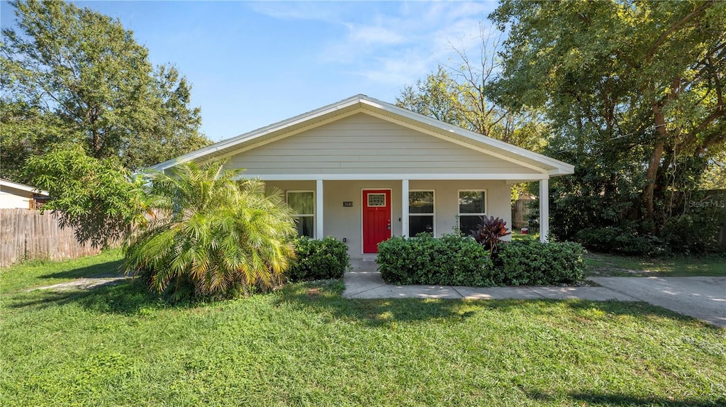 view of front of house featuring a porch and a front yard