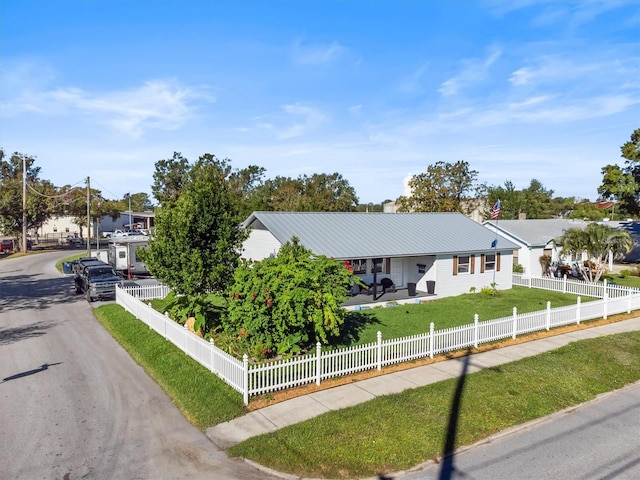 single story home featuring a front lawn