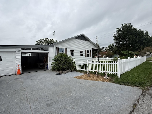 view of front of property featuring a garage and a front lawn