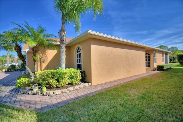 view of side of property featuring a yard