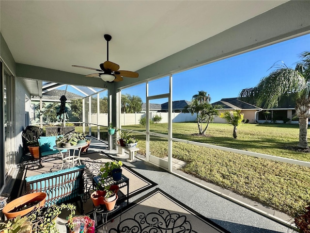 sunroom with ceiling fan