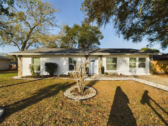 ranch-style house featuring a front lawn