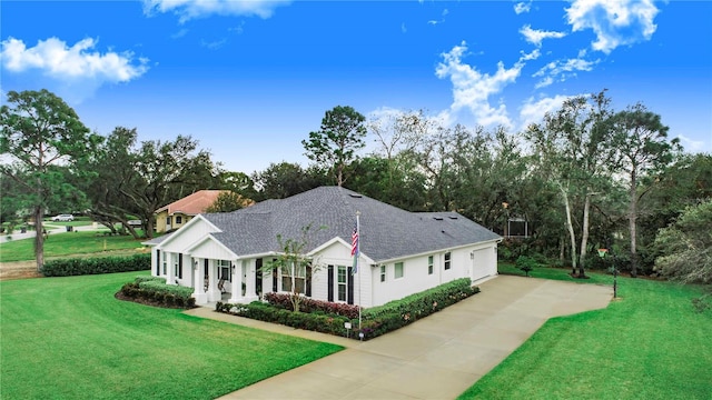 view of front facade featuring a front lawn