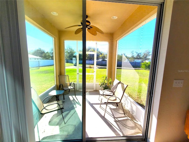 sunroom with ceiling fan