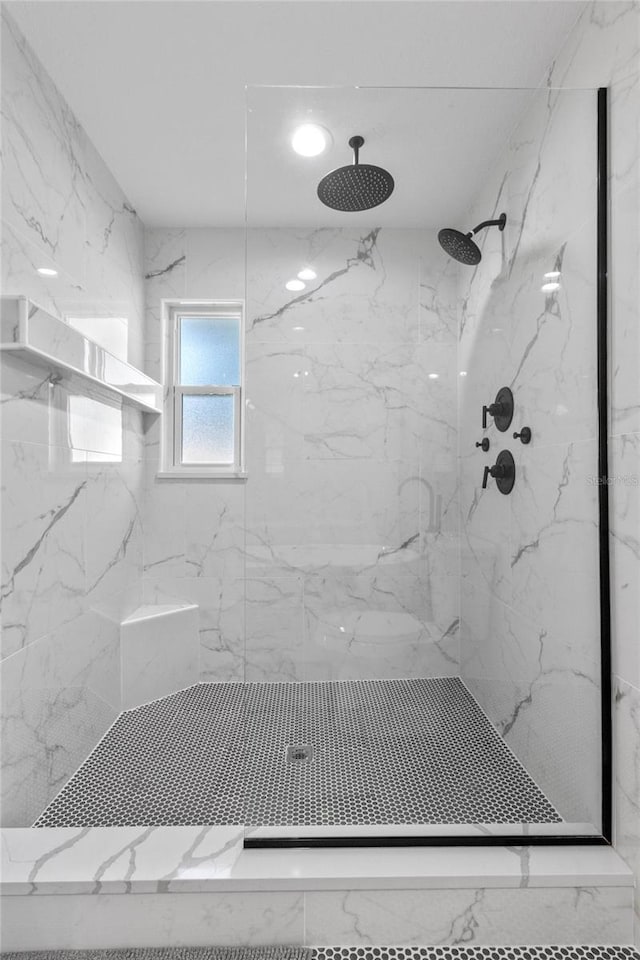 bathroom featuring a tile shower