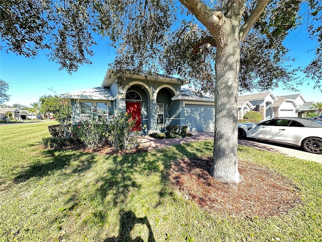 view of front of house featuring a front lawn