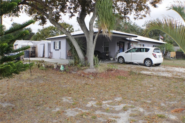 view of front facade featuring a carport