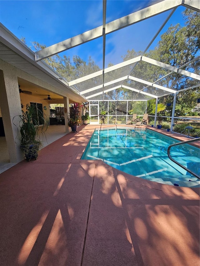 view of swimming pool with a lanai, ceiling fan, and a patio area