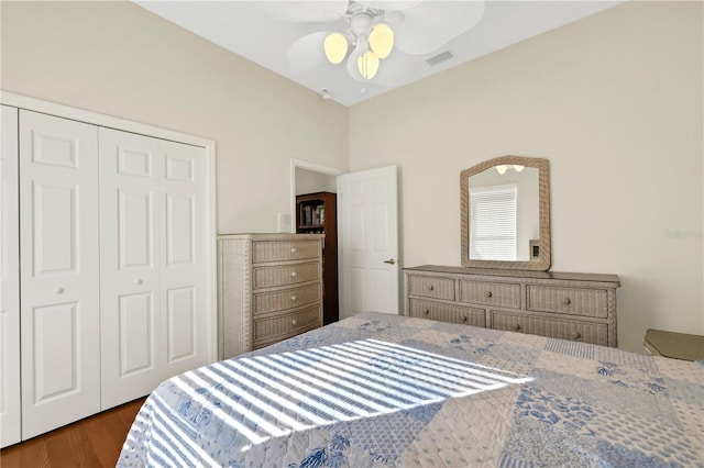 bedroom featuring ceiling fan, a closet, and dark hardwood / wood-style floors