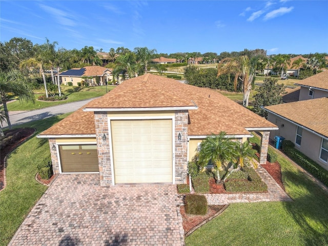 view of front of property featuring a front yard and a garage