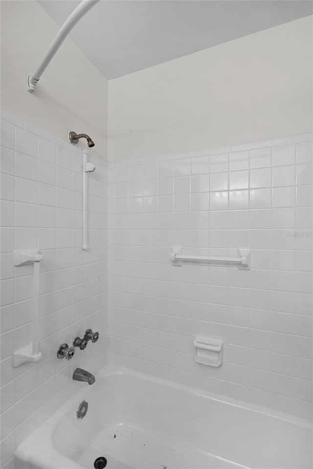 1891 18th St NW, Winter Haven, FL 33881 - full bathroom with washtub / shower combination