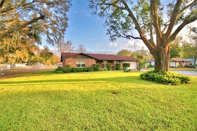 view of front of home featuring a front yard