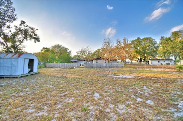 view of yard with a storage unit