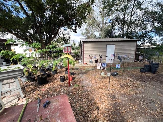 view of yard with an outdoor structure