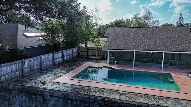 view of swimming pool