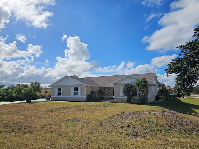 single story home featuring a front lawn