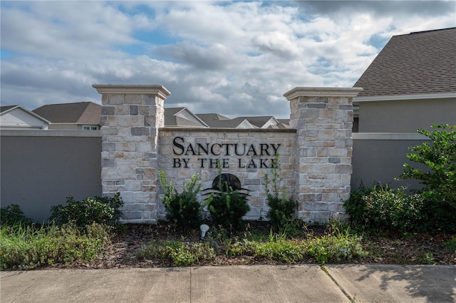 view of community / neighborhood sign