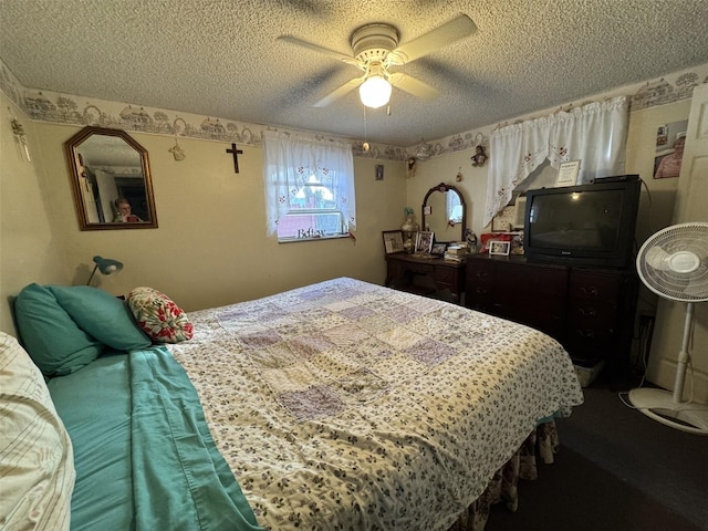 bedroom featuring ceiling fan and a textured ceiling