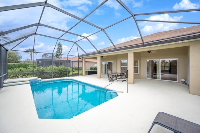 view of swimming pool with a lanai, ceiling fan, and a patio