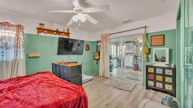 bedroom featuring light hardwood / wood-style floors, a closet, and ceiling fan