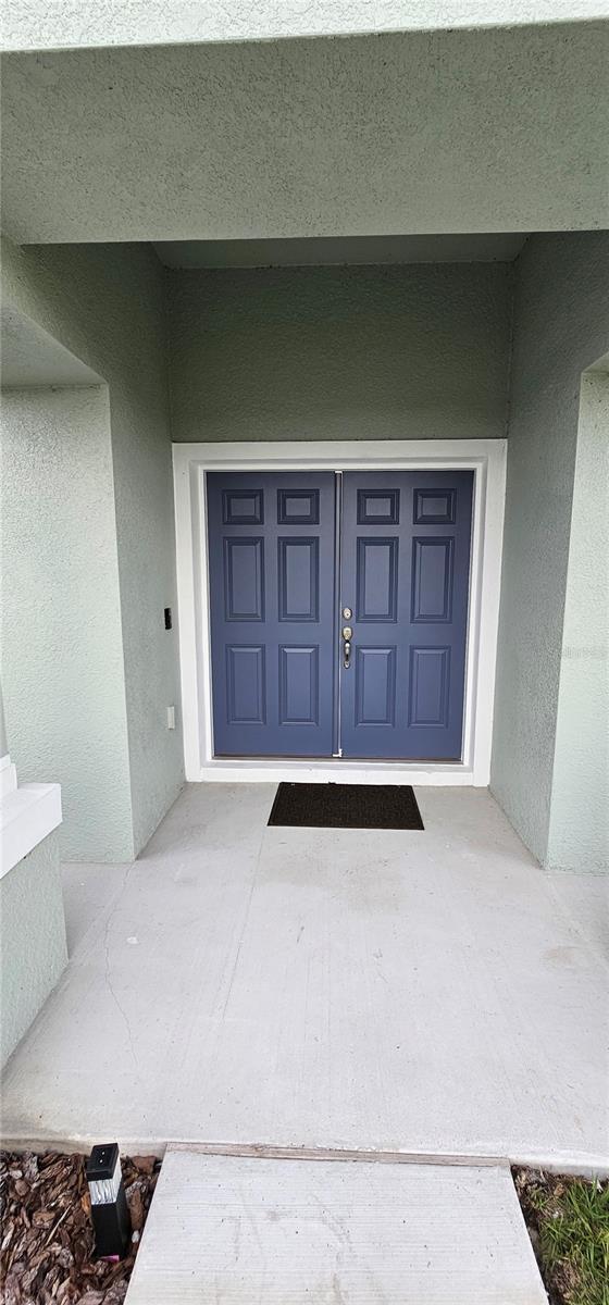 property entrance featuring stucco siding