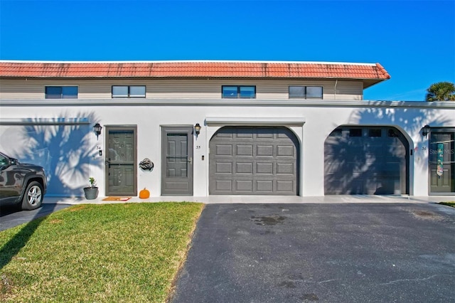 view of front of home featuring a garage and a front lawn