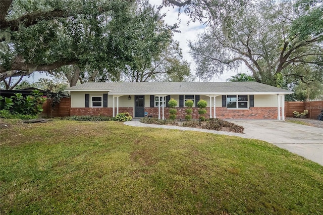 ranch-style house featuring a front lawn