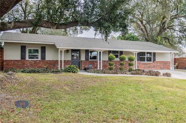 ranch-style home with a front lawn and a porch