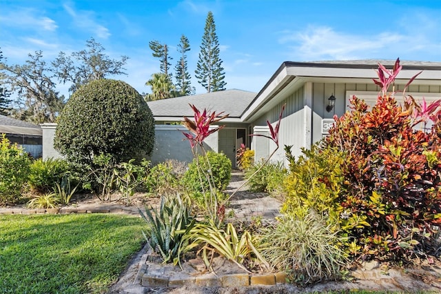 view of front of property