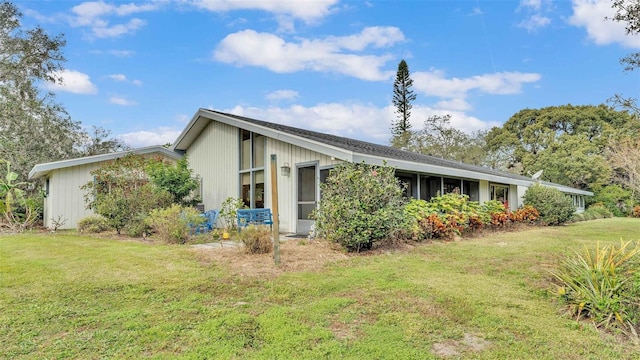 view of side of property featuring a lawn