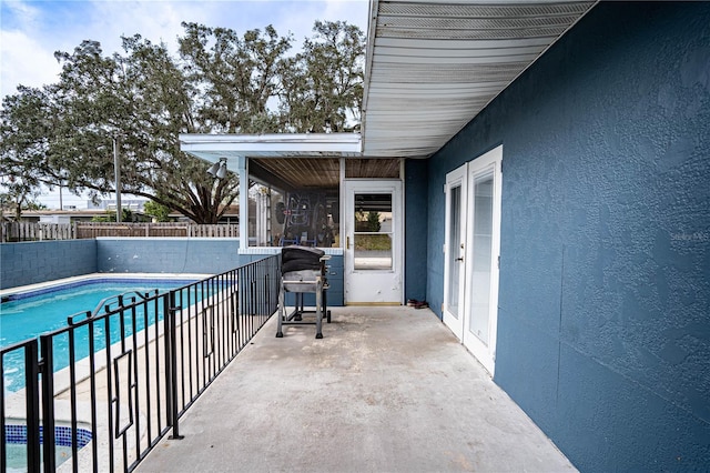 view of swimming pool