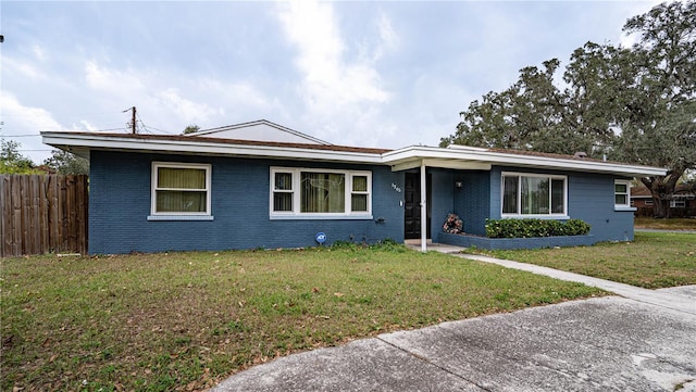 single story home featuring a front yard