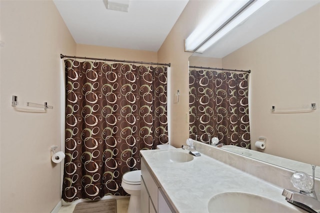 full bath featuring double vanity, a sink, toilet, and a shower with curtain