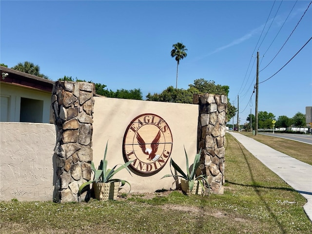 view of community / neighborhood sign