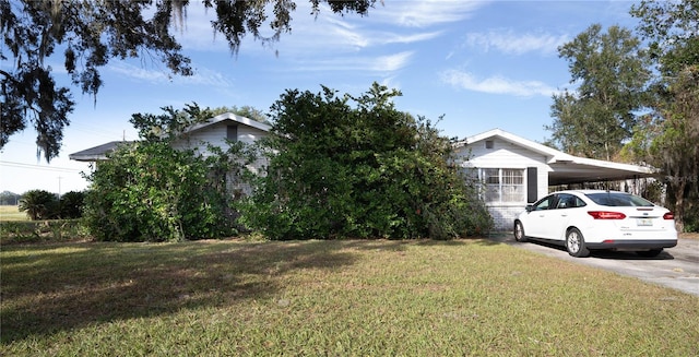 view of front facade featuring a front lawn and a carport