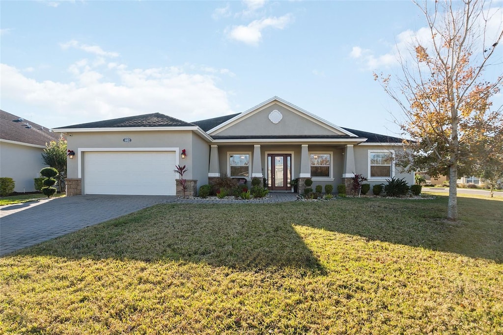 view of front facade with a garage and a front yard