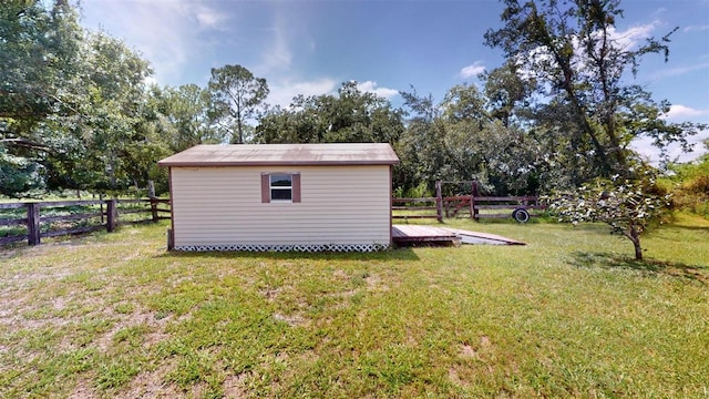 view of yard with a storage shed