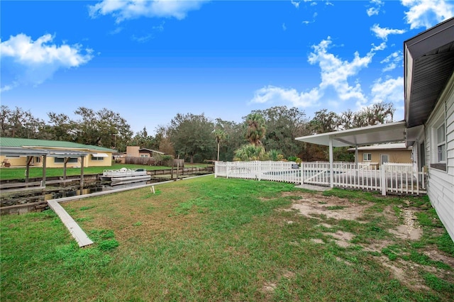 view of yard featuring a swimming pool