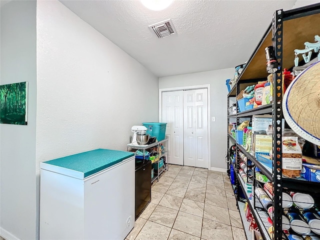 laundry area featuring a textured ceiling