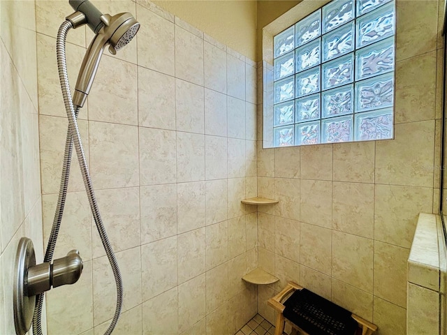 bathroom featuring a tile shower