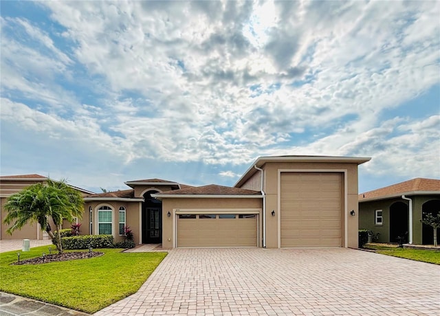 view of front facade featuring a front yard and a garage