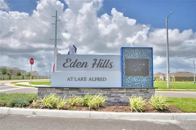 view of community / neighborhood sign