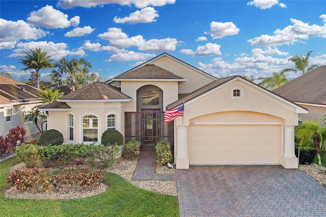 view of front facade featuring a garage