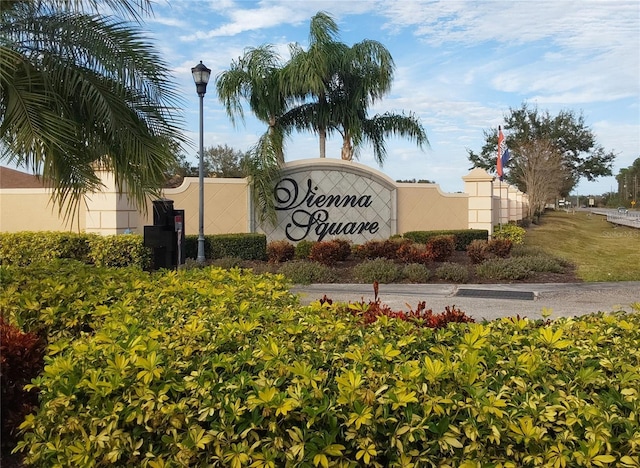 view of community / neighborhood sign